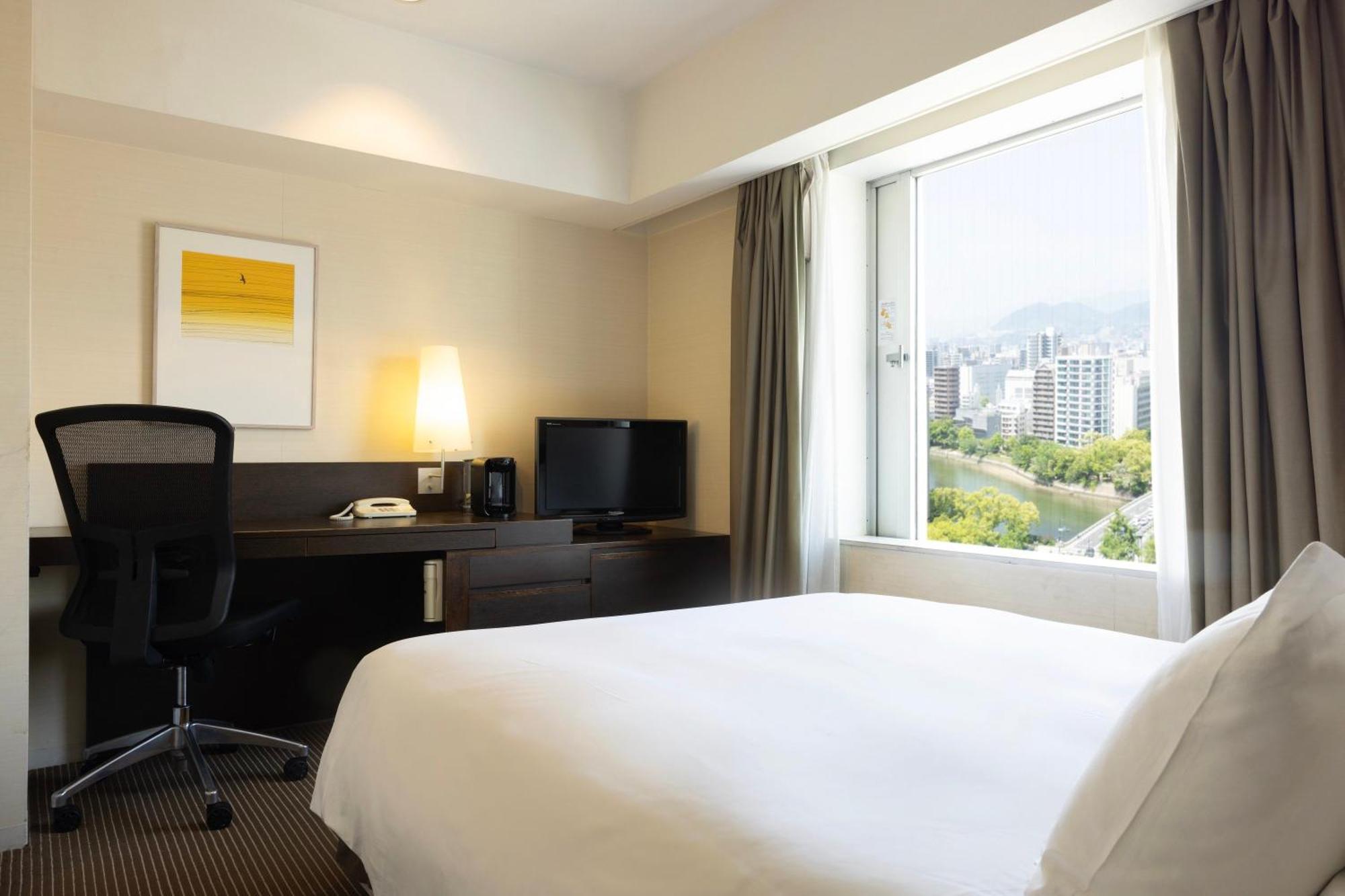 เอเอ็นเอ คราวน์ พลาซ่า ฮิโรชิม่า Hotel ภายนอก รูปภาพ